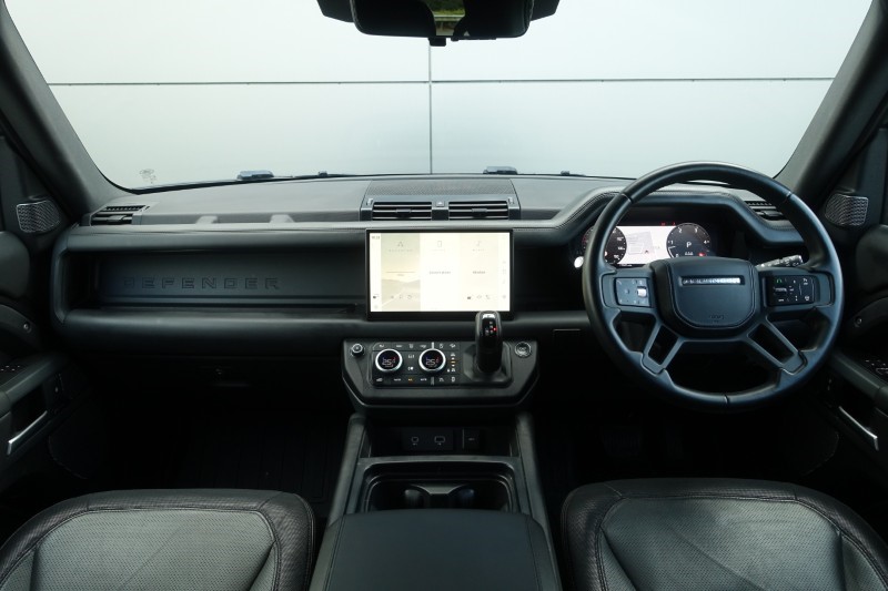 2024 (24) LAND ROVER DEFENDER 3.0 D300 X-Dynamic HSE 110 5dr Auto 5135398