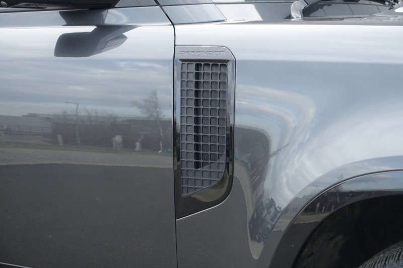 2024 (24) LAND ROVER DEFENDER 3.0 D300 X-Dynamic HSE 110 5dr Auto 5135409