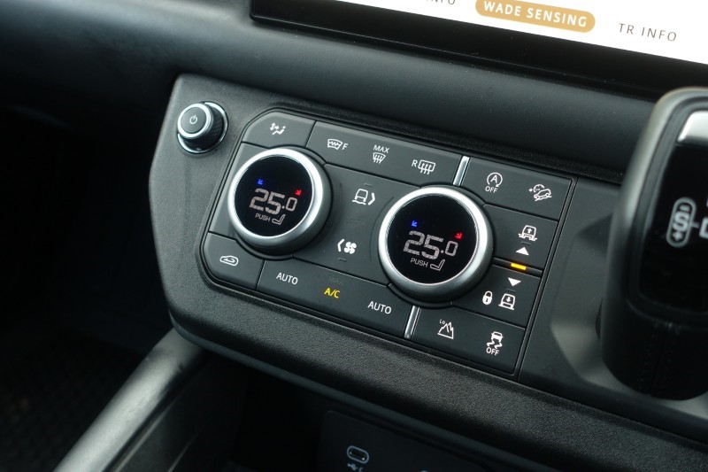 2024 (24) LAND ROVER DEFENDER 3.0 D300 X-Dynamic HSE 110 5dr Auto 5135434