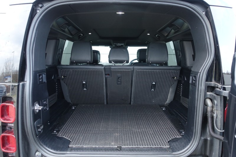 2024 (24) LAND ROVER DEFENDER 3.0 D300 X-Dynamic HSE 110 5dr Auto 5135399