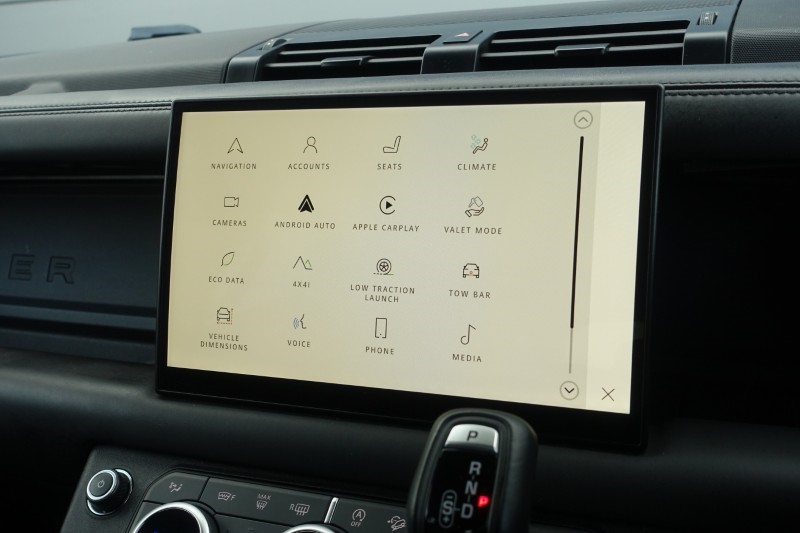 2024 (24) LAND ROVER DEFENDER 3.0 D300 X-Dynamic HSE 110 5dr Auto 5135431