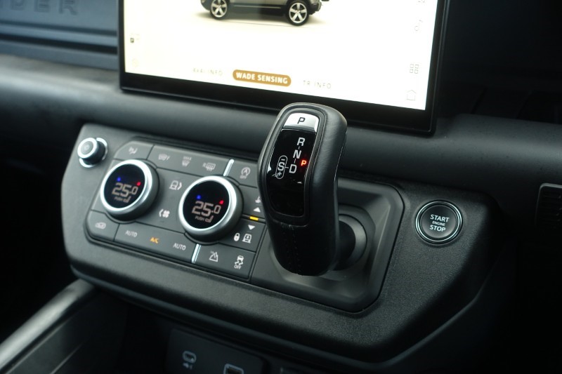 2024 (24) LAND ROVER DEFENDER 3.0 D300 X-Dynamic HSE 110 5dr Auto 5135402