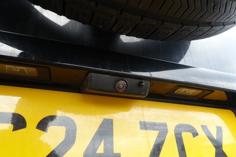 2024 (24) LAND ROVER DEFENDER 3.0 D300 X-Dynamic HSE 110 5dr Auto 5135418