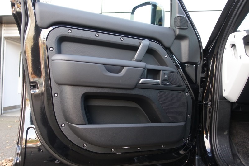 2025 (25) LAND ROVER DEFENDER 3.0 D350 X-Dynamic HSE 110 5dr Auto 5190229