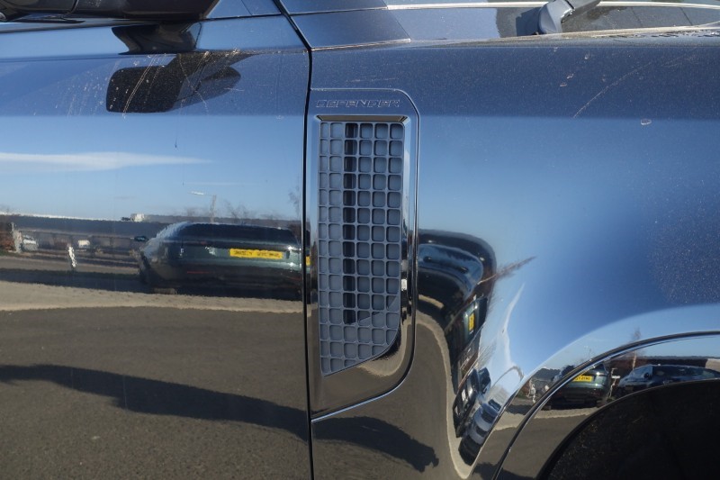 2025 (25) LAND ROVER DEFENDER 3.0 D350 X-Dynamic HSE 110 5dr Auto 5190184