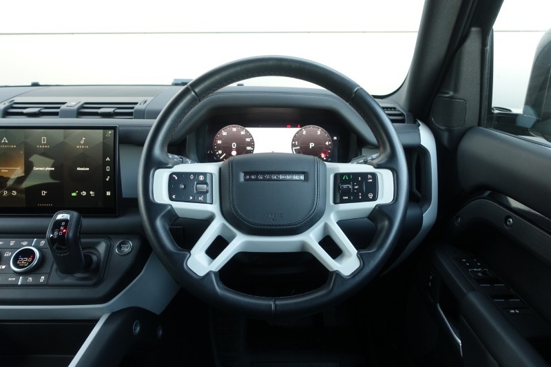 2025 (25) LAND ROVER DEFENDER 3.0 D350 X-Dynamic HSE 110 5dr Auto 5190203