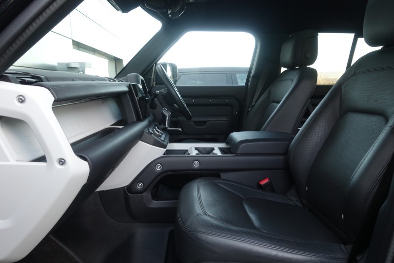 2025 (25) LAND ROVER DEFENDER 3.0 D350 X-Dynamic HSE 110 5dr Auto 5190169