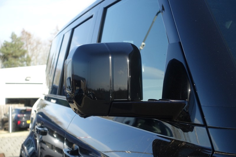 2025 (25) LAND ROVER DEFENDER 3.0 D350 X-Dynamic HSE 110 5dr Auto 5190188