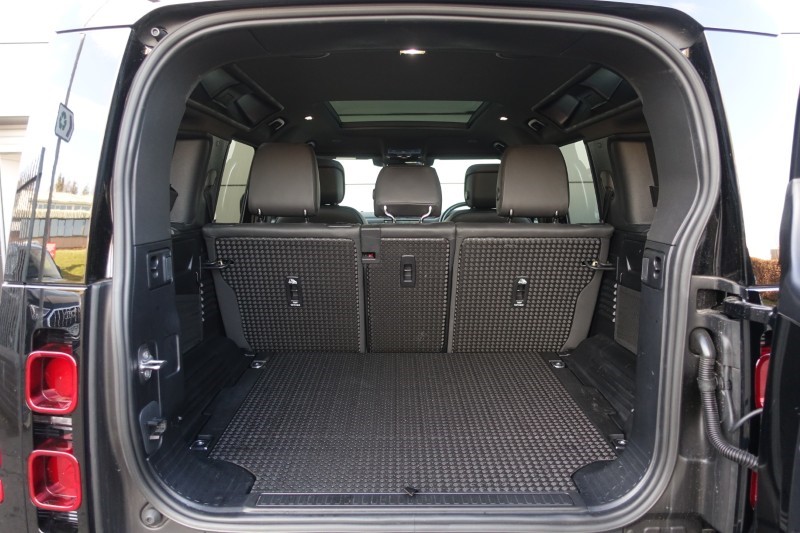 2025 (25) LAND ROVER DEFENDER 3.0 D350 X-Dynamic HSE 110 5dr Auto 5190176