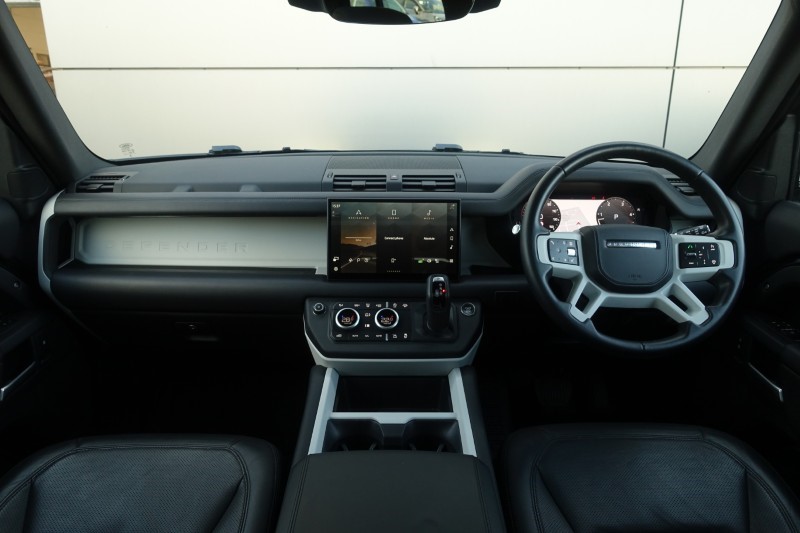 2025 (25) LAND ROVER DEFENDER 3.0 D350 X-Dynamic HSE 110 5dr Auto 5190175