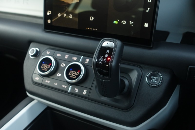 2025 (25) LAND ROVER DEFENDER 3.0 D350 X-Dynamic HSE 110 5dr Auto 5190179