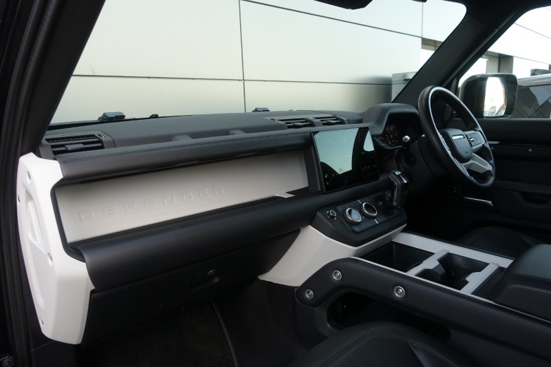 2025 (25) LAND ROVER DEFENDER 3.0 D350 X-Dynamic HSE 110 5dr Auto 5190231