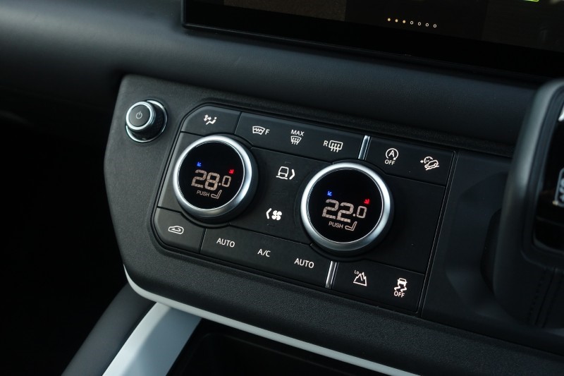 2025 (25) LAND ROVER DEFENDER 3.0 D350 X-Dynamic HSE 110 5dr Auto 5190212