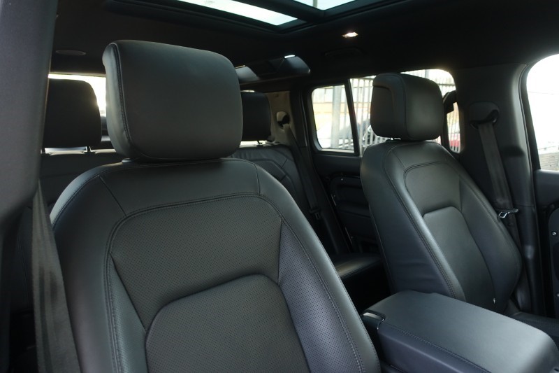 2025 (25) LAND ROVER DEFENDER 3.0 D350 X-Dynamic HSE 110 5dr Auto 5190215