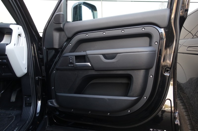 2025 (25) LAND ROVER DEFENDER 3.0 D350 X-Dynamic HSE 110 5dr Auto 5190219