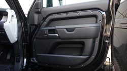 2025 (25) LAND ROVER DEFENDER 3.0 D350 X-Dynamic HSE 110 5dr Auto 5190219