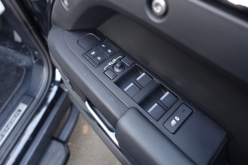 2025 (25) LAND ROVER DEFENDER 3.0 D350 X-Dynamic HSE 110 5dr Auto 5190221