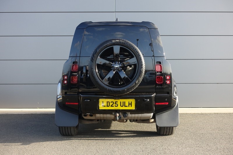 2025 (25) LAND ROVER DEFENDER 3.0 D350 X-Dynamic HSE 110 5dr Auto 5190172