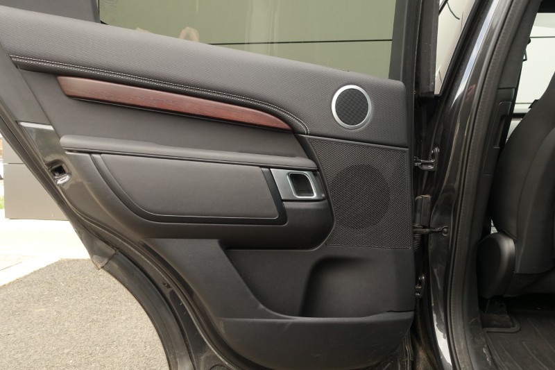 2023 (23) LAND ROVER DISCOVERY 3.0 D300 Metropolitan Edition 5dr Auto 5168240