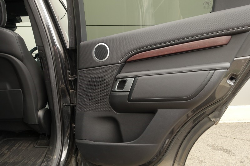 2023 (23) LAND ROVER DISCOVERY 3.0 D300 Metropolitan Edition 5dr Auto 5168236