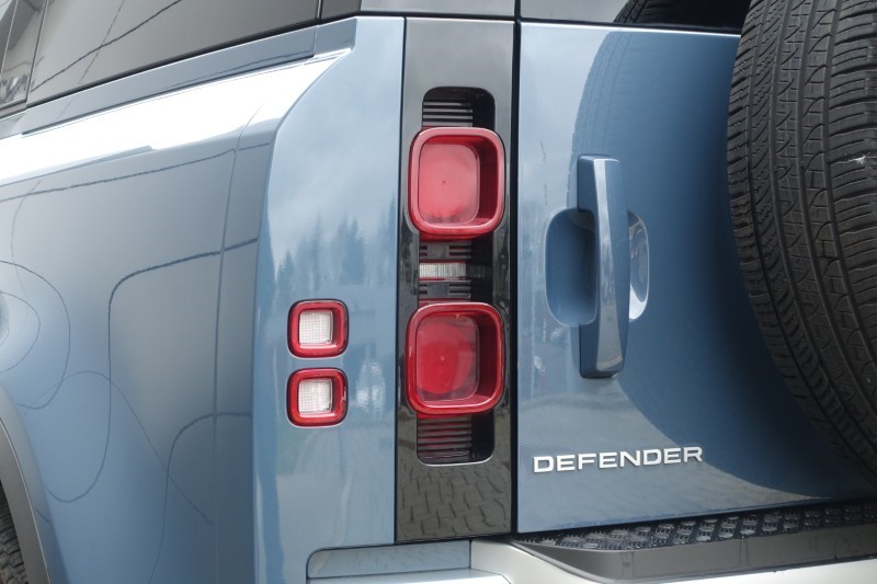 2023 (23) LAND ROVER COMMERCIAL DEFENDER 3.0 D250 Hard Top SE Auto 5147720