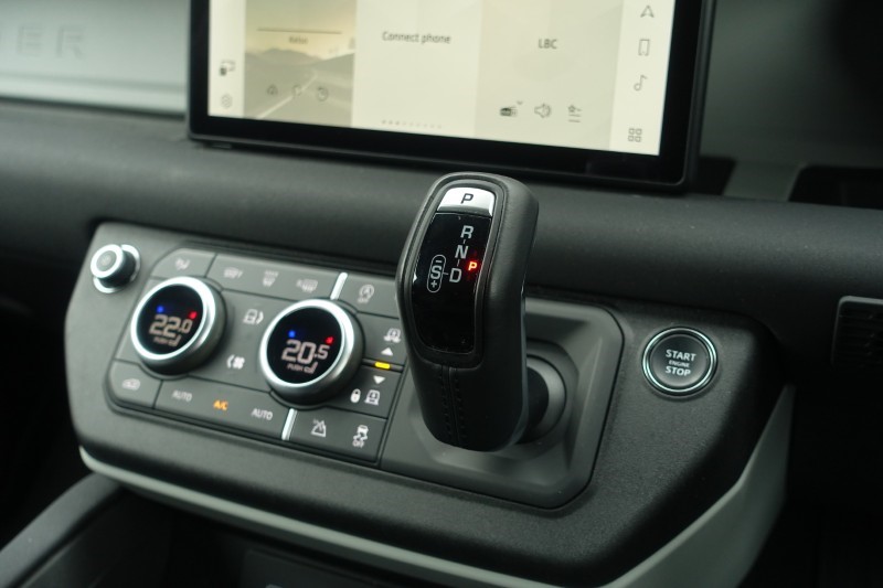 2023 (23) LAND ROVER COMMERCIAL DEFENDER 3.0 D250 Hard Top SE Auto 5147714