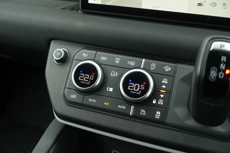 2023 (23) LAND ROVER COMMERCIAL DEFENDER 3.0 D250 Hard Top SE Auto 5147743