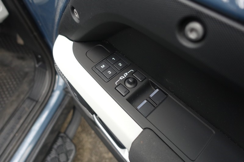 2023 (23) LAND ROVER COMMERCIAL DEFENDER 3.0 D250 Hard Top SE Auto 5147748