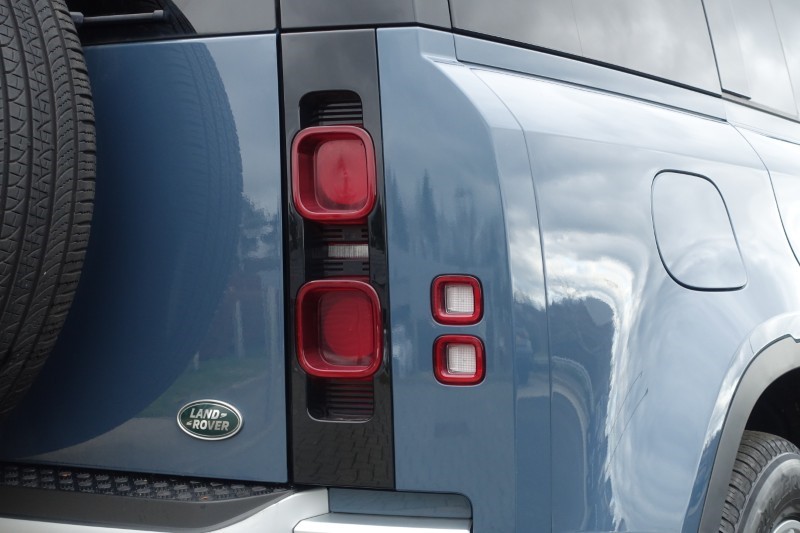 2023 (23) LAND ROVER COMMERCIAL DEFENDER 3.0 D250 Hard Top SE Auto 5147727