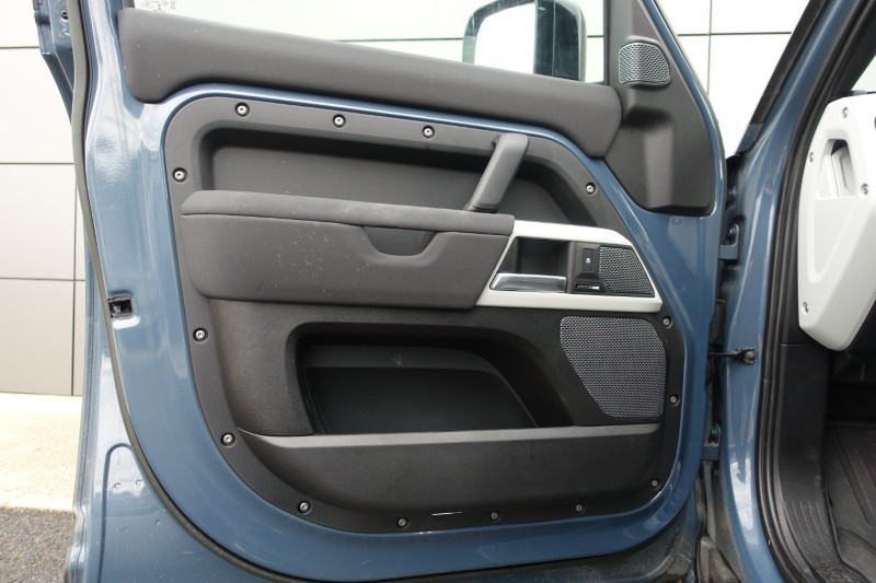 2023 (23) LAND ROVER COMMERCIAL DEFENDER 3.0 D250 Hard Top SE Auto 5147749