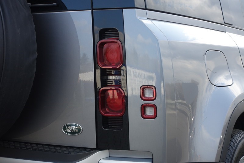 2023 (23) LAND ROVER COMMERCIAL DEFENDER 3.0 D250 Hard Top SE Auto 5134903