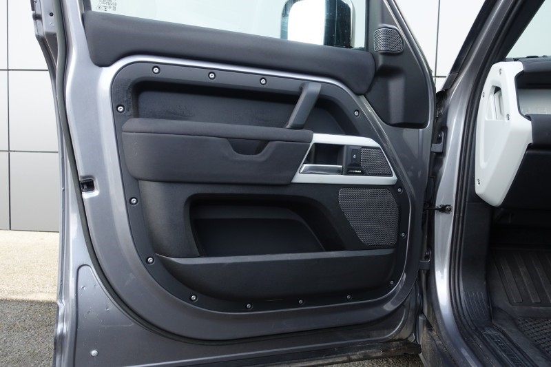 2023 (23) LAND ROVER COMMERCIAL DEFENDER 3.0 D250 Hard Top SE Auto 5134916