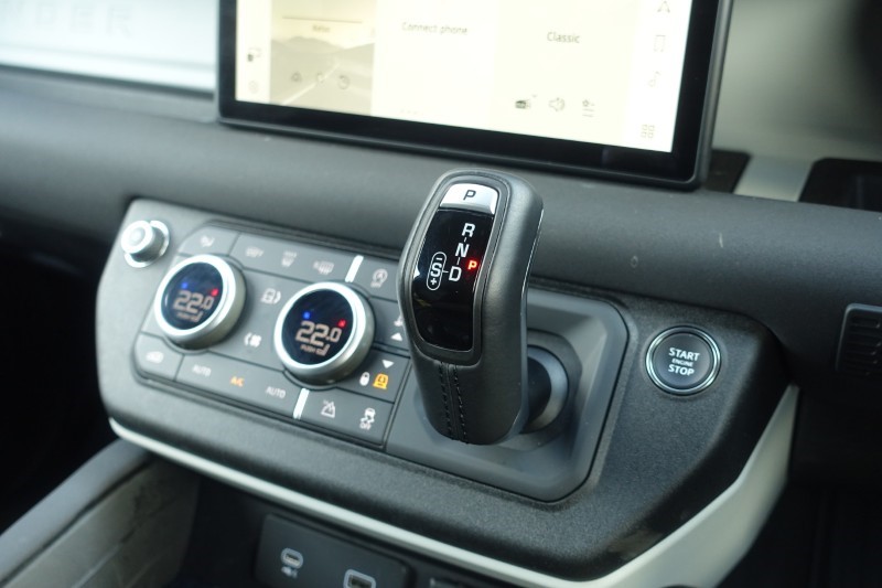 2023 (23) LAND ROVER COMMERCIAL DEFENDER 3.0 D250 Hard Top SE Auto 5134888