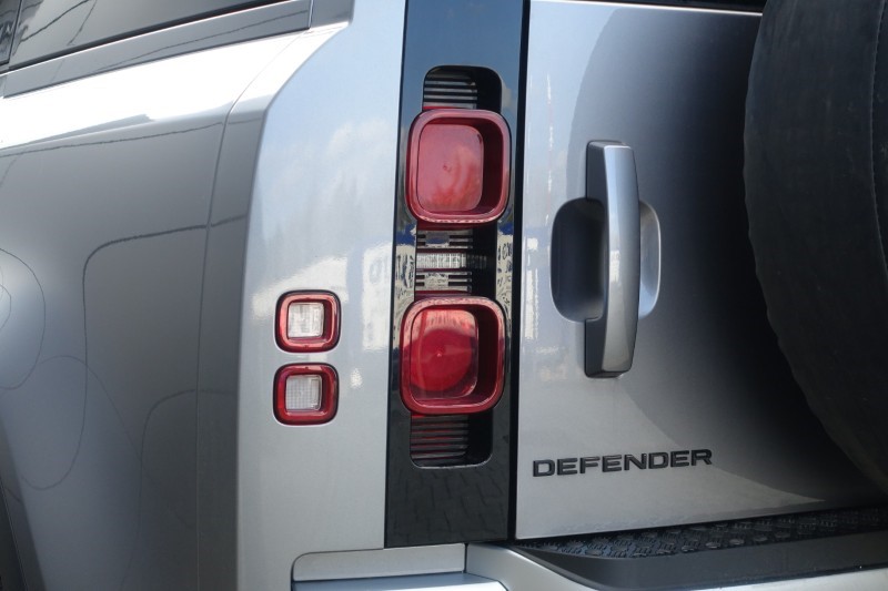 2023 (23) LAND ROVER COMMERCIAL DEFENDER 3.0 D250 Hard Top SE Auto 5134894