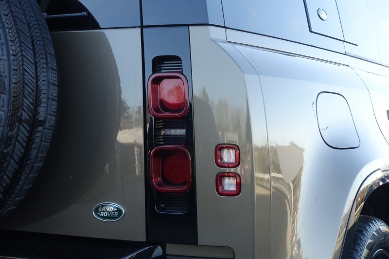 2023 (23) LAND ROVER DEFENDER 3.0 D300 X-Dynamic SE 110 5dr Auto 5149846