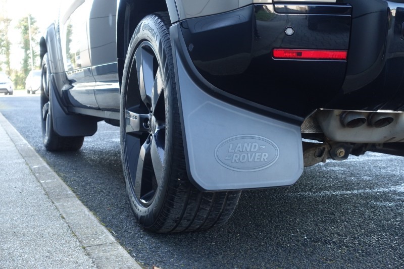 2023 (23) LAND ROVER DEFENDER 3.0 D300 X-Dynamic SE 110 5dr Auto 5149848
