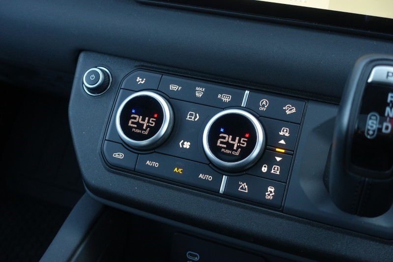 2023 (23) LAND ROVER DEFENDER 3.0 D300 X-Dynamic SE 110 5dr Auto 5149864