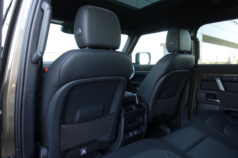 2023 (23) LAND ROVER DEFENDER 3.0 D300 X-Dynamic SE 110 5dr Auto 5149878