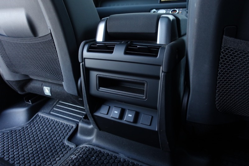 2023 (23) LAND ROVER DEFENDER 3.0 D300 X-Dynamic SE 110 5dr Auto 5149836