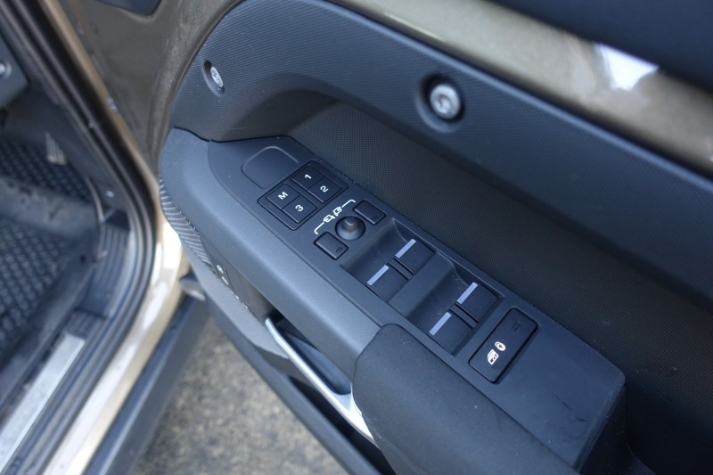 2023 (23) LAND ROVER DEFENDER 3.0 D300 X-Dynamic SE 110 5dr Auto 5149872