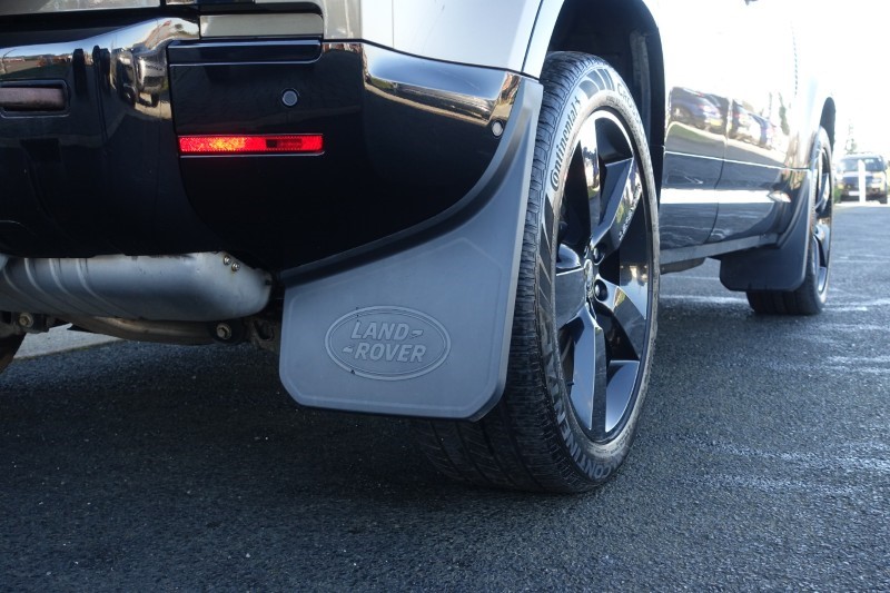 2023 (23) LAND ROVER DEFENDER 3.0 D300 X-Dynamic SE 110 5dr Auto 5149845
