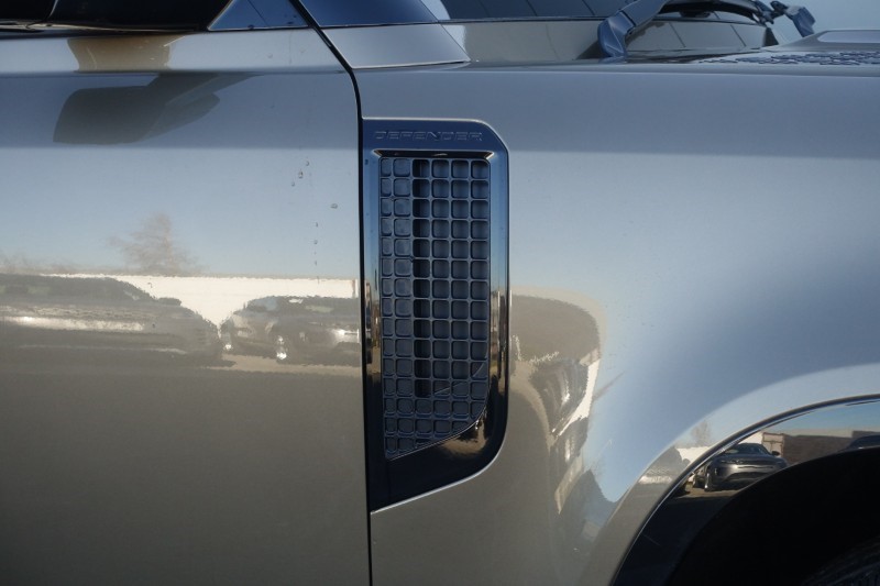 2023 (23) LAND ROVER DEFENDER 3.0 D300 X-Dynamic SE 110 5dr Auto 5149838