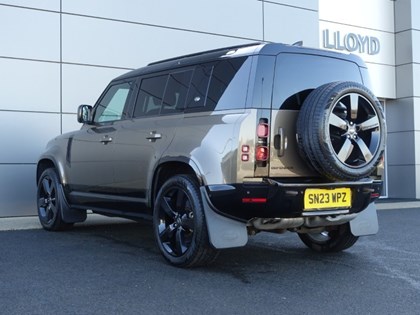 2023 (23) LAND ROVER DEFENDER 3.0 D300 X-Dynamic SE 110 5dr Auto