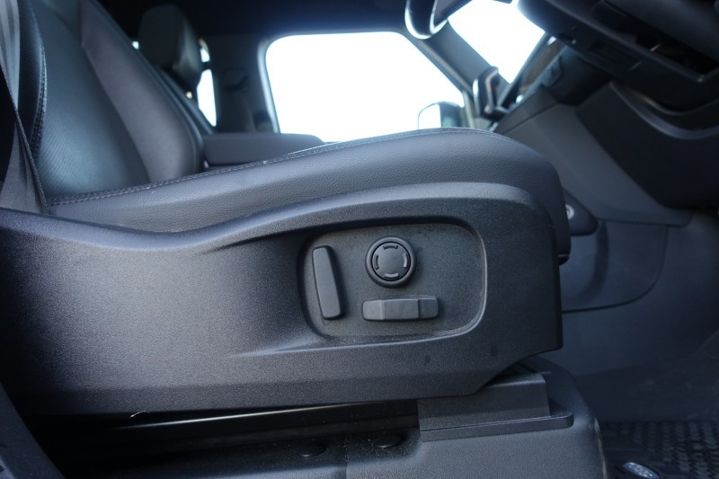 2023 (23) LAND ROVER DEFENDER 3.0 D300 X-Dynamic SE 110 5dr Auto 5149869