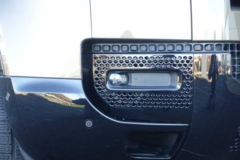 2023 (23) LAND ROVER DEFENDER 3.0 D300 X-Dynamic SE 110 5dr Auto 5149840