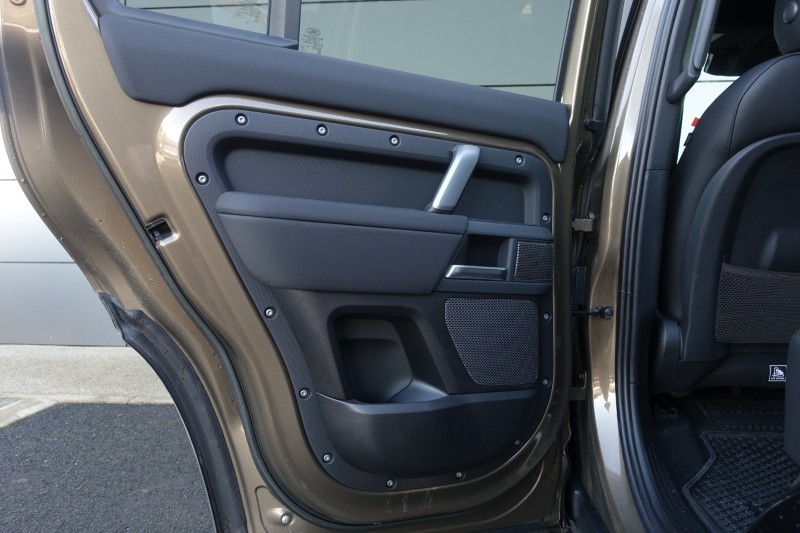 2023 (23) LAND ROVER DEFENDER 3.0 D300 X-Dynamic SE 110 5dr Auto 5149877