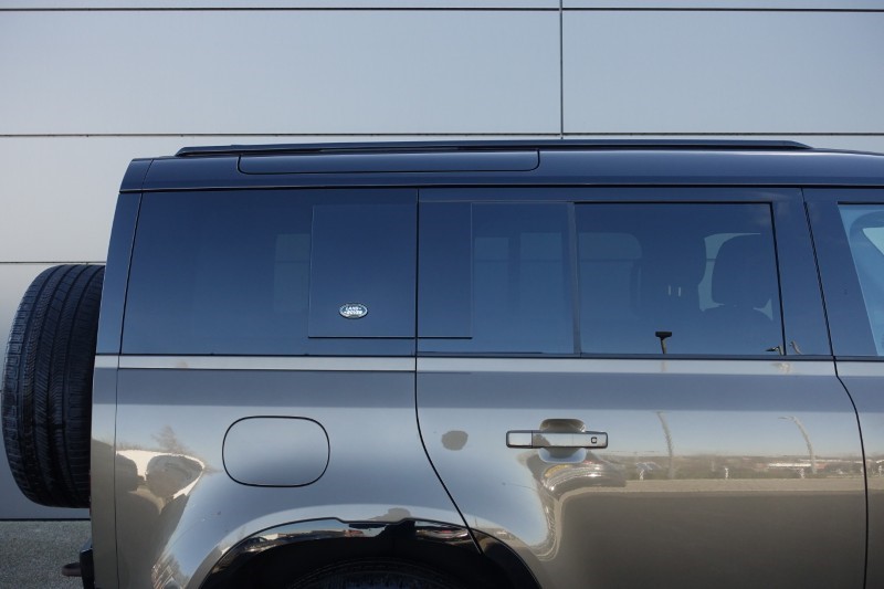 2023 (23) LAND ROVER DEFENDER 3.0 D300 X-Dynamic SE 110 5dr Auto 5149843