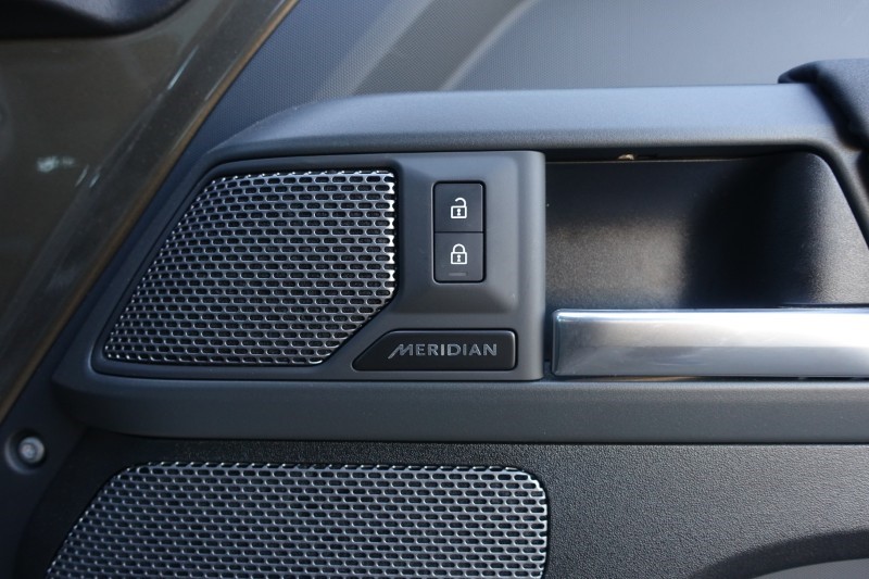 2023 (23) LAND ROVER DEFENDER 3.0 D300 X-Dynamic SE 110 5dr Auto 5149871