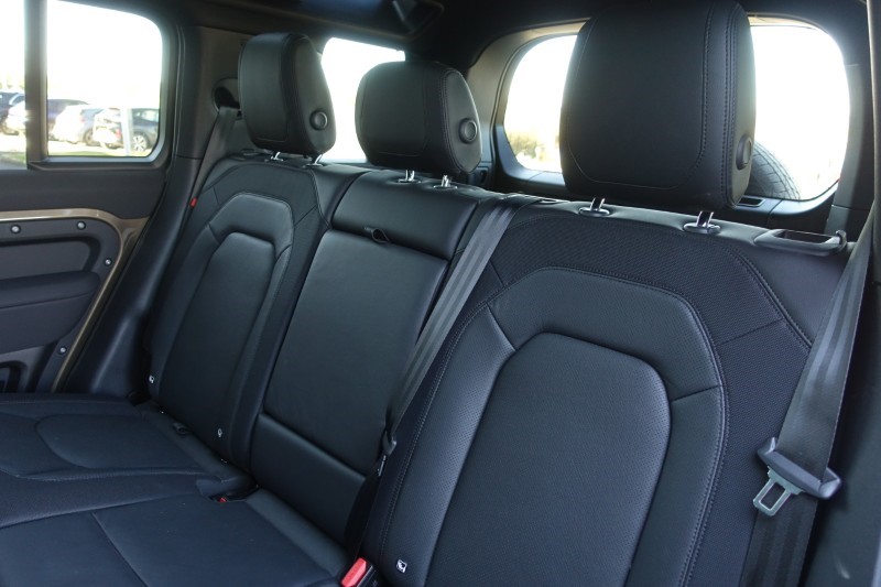 2023 (23) LAND ROVER DEFENDER 3.0 D300 X-Dynamic SE 110 5dr Auto 5149879