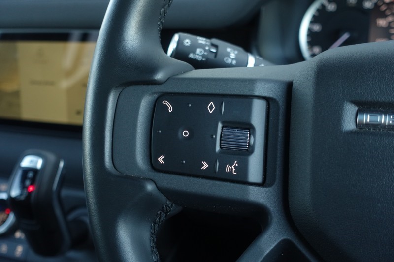 2023 (23) LAND ROVER DEFENDER 3.0 D300 X-Dynamic SE 110 5dr Auto 5149858